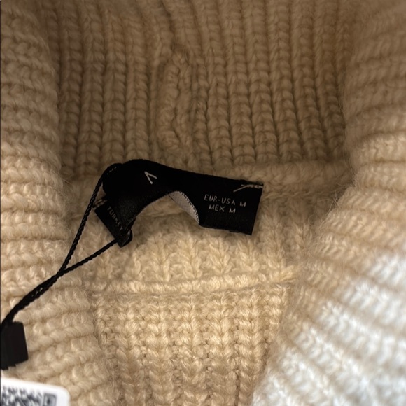 Mango Women's Size M Cream Oversized Sweater Crystal Embellished Detail NWT - Picture 4 of 7